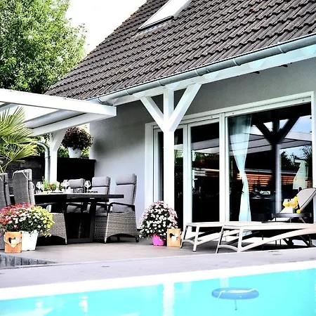 Pool Sauna Entspannung بيت للعطل رانجسدورف